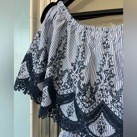 Off the shoulder strapless lace white and blue dress - size medium - Picture 3 of 3